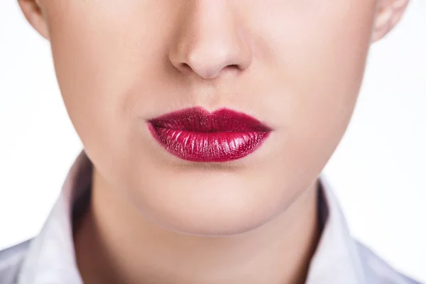 Красивая женщина губы с яркой губной помадой — стоковое фото