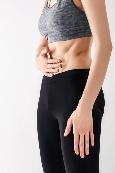 Mujer practicando la técnica Uddiyana Bandha — Foto de Stock