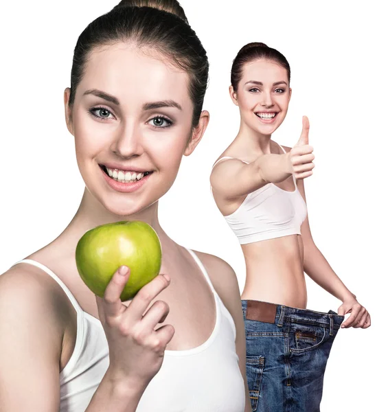 Mujer joven mostrando resultado de pérdida de peso — Foto de Stock