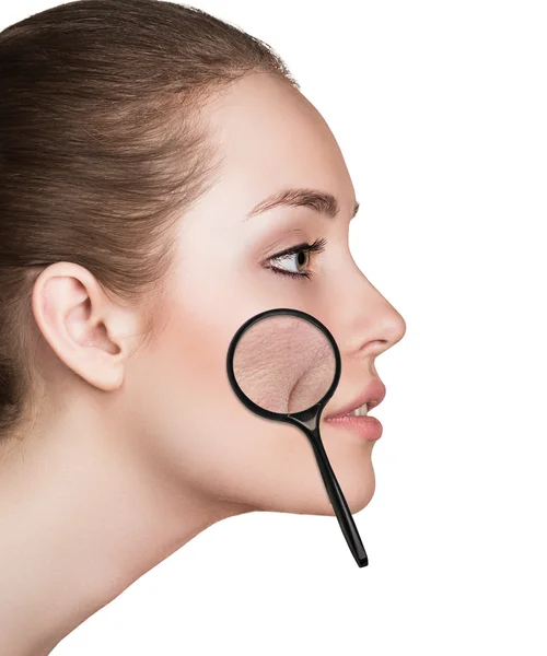 Eoman with magnifying glass showing aging skin — Stock Photo, Image