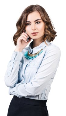 Güzel genç kadın telefonda konuşmak