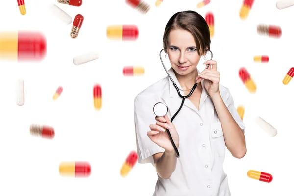 Sorrindo médico feminino em uniforme — Fotografia de Stock