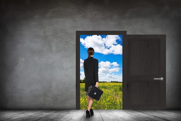 Business woman looking at door — Stock Photo, Image