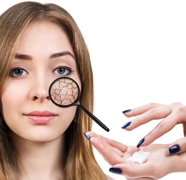 Rostro de mujer joven con piel seca . —  Fotos de Stock