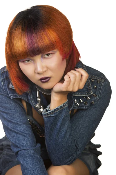 Portrait de jeune femme à la coiffure extravagante — Photo