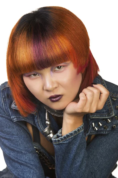 Portrait de jeune femme à la coiffure extravagante — Photo