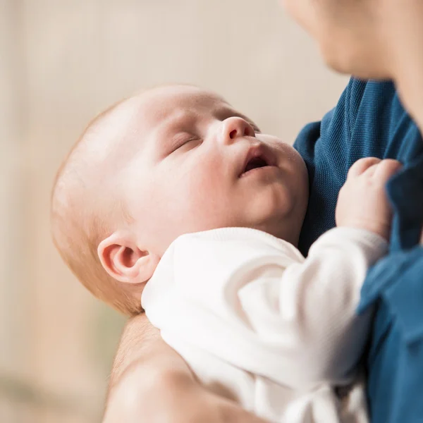 Far med baby — Stockfoto