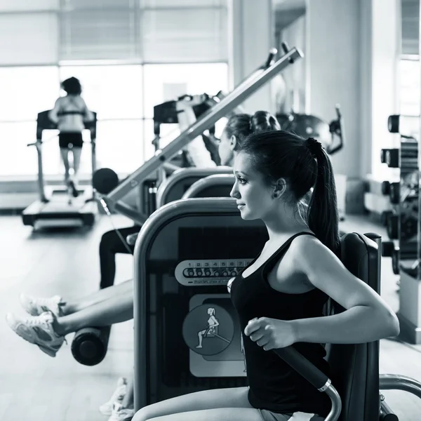 Young woman training — Stock Photo, Image