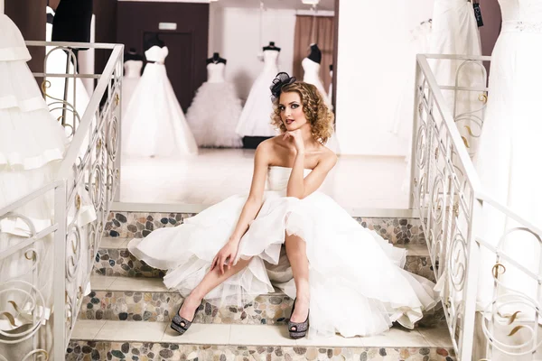 Giovane bella sposa — Foto Stock