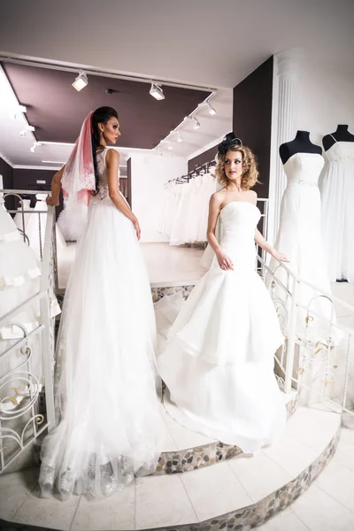 Young beautiful bride — Stock Photo, Image