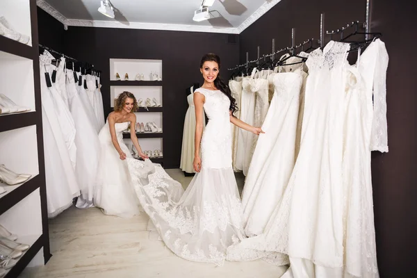 Smiling pretty bride — Stock Photo, Image