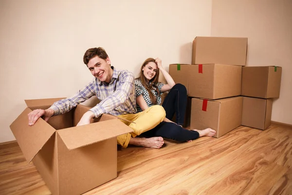 Pareja joven — Foto de Stock