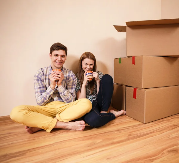 Pareja bebiendo té — Foto de Stock