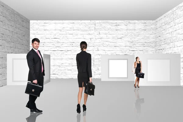 Business people walking on art gallery — Stock Photo, Image