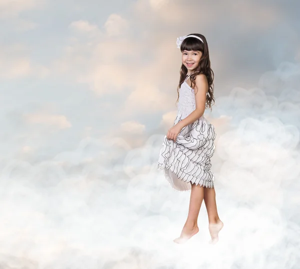 Little girl in the sky — Stock Photo, Image