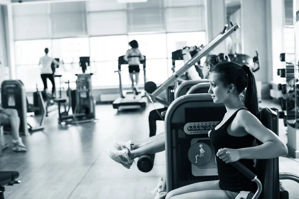 Young woman training — Stock Photo, Image