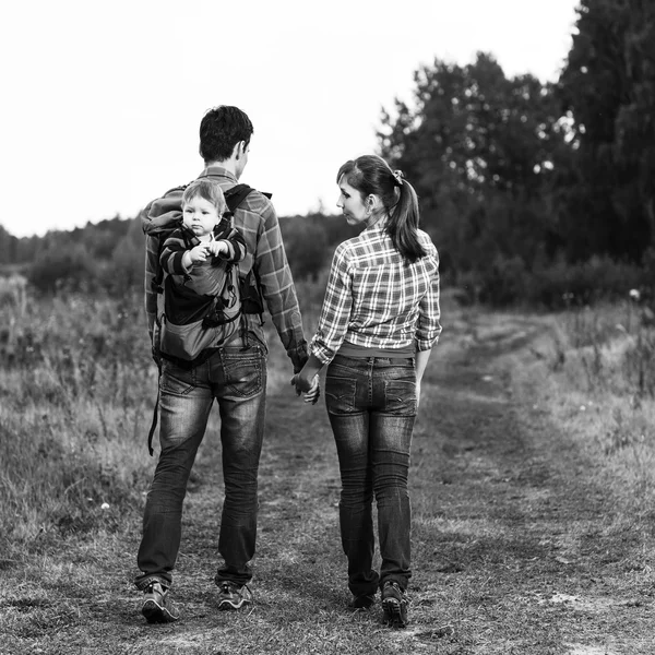 Baby Boy in rugzak — Stockfoto