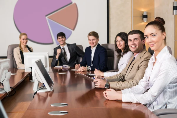 Empresarios en la reunión —  Fotos de Stock