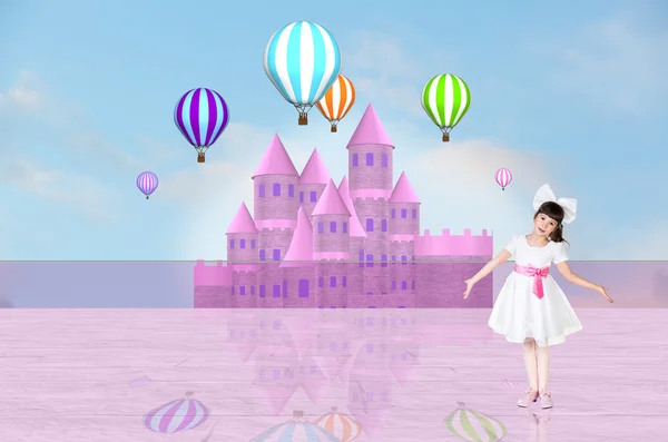 Little girl in front of a pink fairy castle — Stock Photo, Image