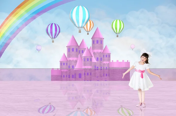 Little girl in front of a pink fairy castle — Stock Photo, Image