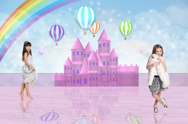 Two little girl in front of a pink fairy castle — Stock Photo, Image