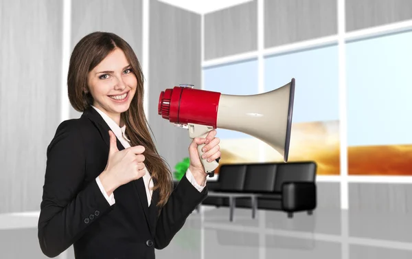 Femme d'affaires avec mégaphone — Photo