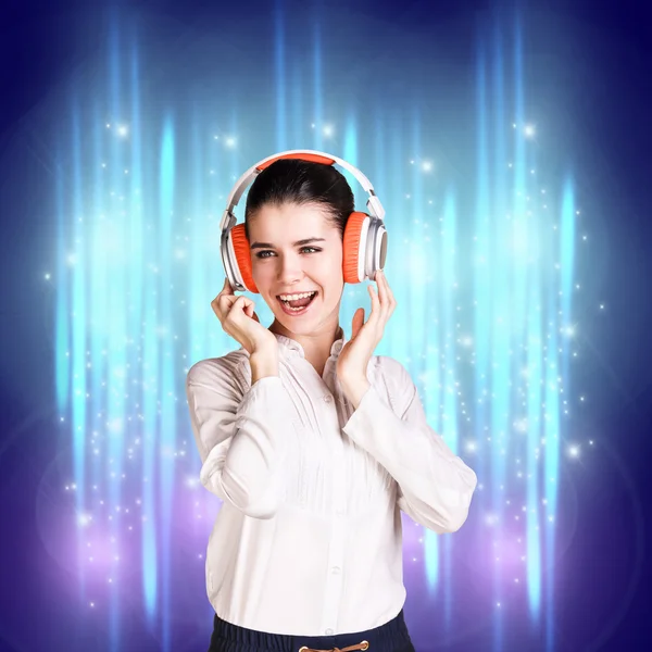 Mulher em fones de ouvido — Fotografia de Stock