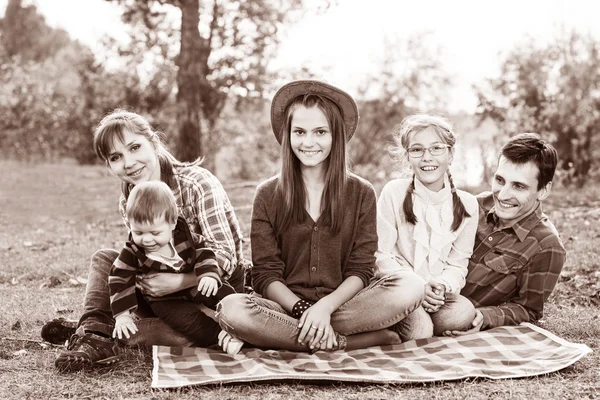 Happy family outdoors — Stock Photo, Image