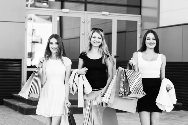 Young women after shopping — Stock Photo, Image