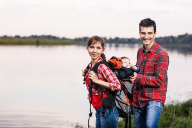 Dışarıda mutlu bir aile