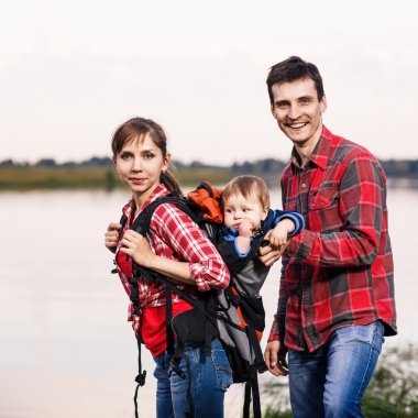 Dışarıda mutlu bir aile