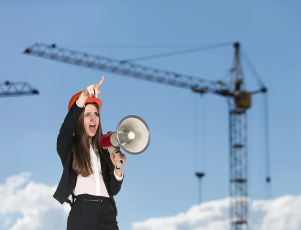 Woman-builder in hardhat screaming — Stock Photo, Image