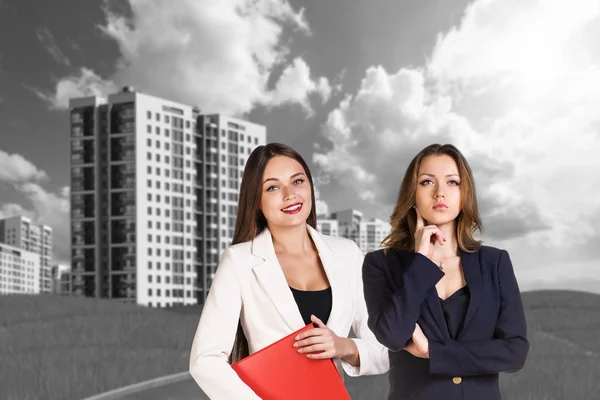 Businesswomen outdoors — Stock Photo, Image