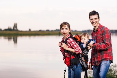 Dışarıda mutlu bir aile