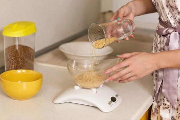 Kitchen scale — Stock Photo, Image