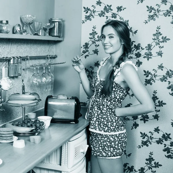 Attractive housewife — Stock Photo, Image