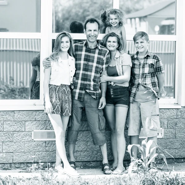 Gran familia feliz —  Fotos de Stock