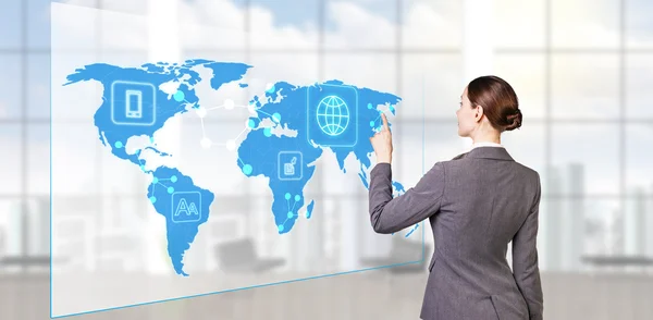 Businesswoman looking to global business map — Stock Photo, Image