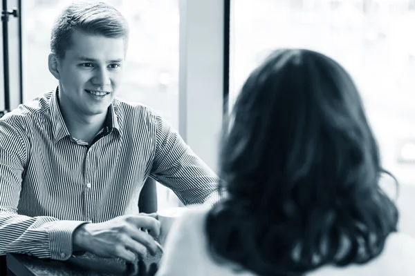 Couple enjoying coffee — Stock Photo, Image