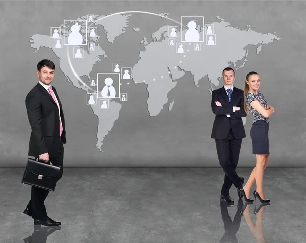 Geschäftsleute-Team mit Weltkarte — Stockfoto