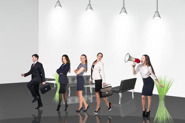 Several business people stand in the hall — Stock Photo, Image