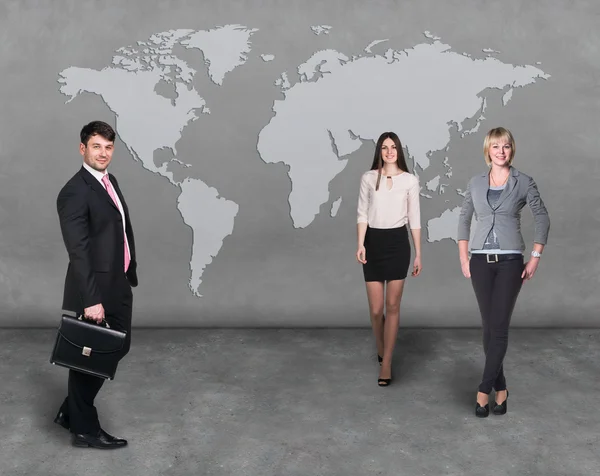 Equipo de gente de negocios con mapa del mundo — Foto de Stock