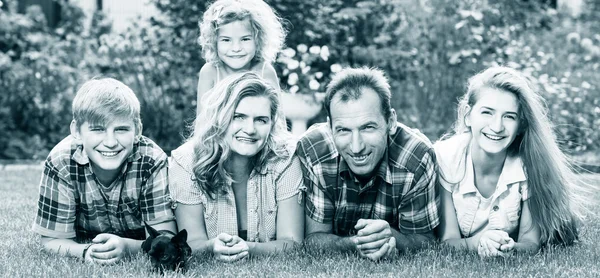 Happy family having weekend in summer park — Stock Photo, Image