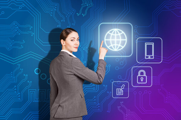 Улыбающаяся деловая женщина
