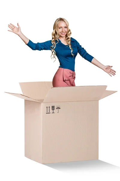 Beautiful girl inside a cardboard box — Stock Photo, Image