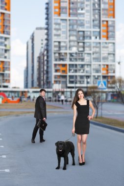 Güzel mutlu kadın ile köpek