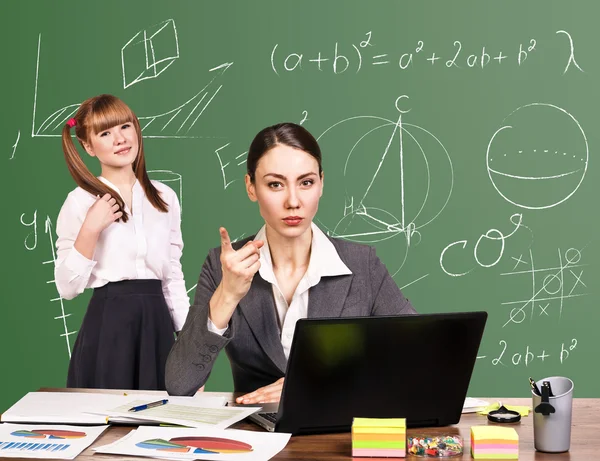 Teacher sitting at the desk — Stock Photo, Image