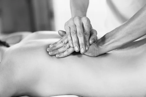 Geri alma masaj spa adlı kadın — Stok fotoğraf
