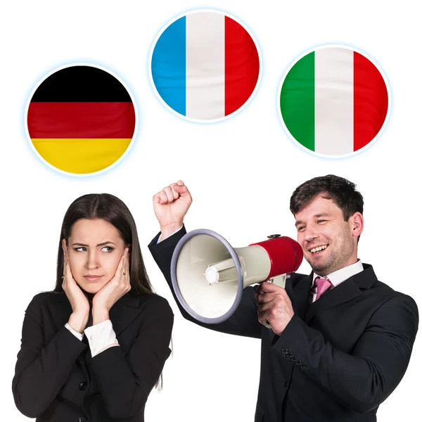 Mujer, hombre y burbujas con banderas de países . — Foto de Stock