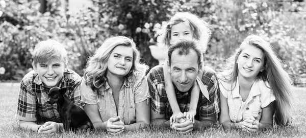 Happy family having weekend in summer park — Stock Photo, Image